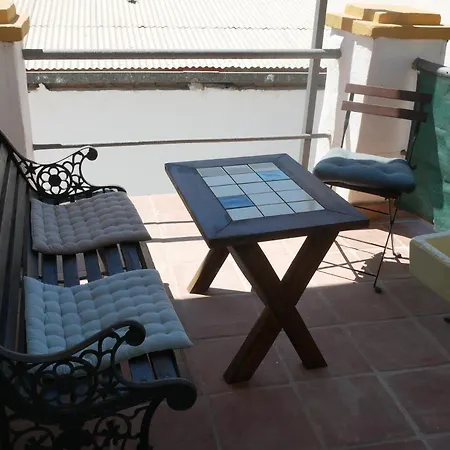 Artistic And Spacious Apartman Alora