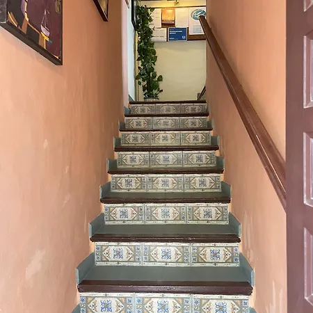 Artistic And Spacious Apartman Alora