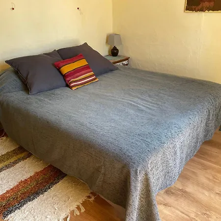 Artistic And Spacious Apartman